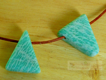 2 flache Amazonit Schmuckanhänger gebohrt