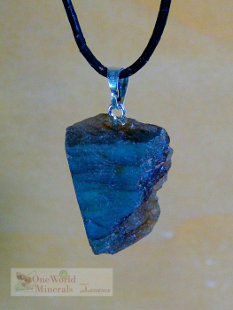 Preview: Kleiner Labradorit Schmuckanhänger - handgeschliffen, mit Silberöse - ein Einzelstück