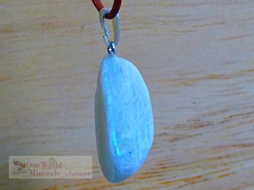 Preview: Mondstein aus Tansania, Schmuckanhänger, Silberöse und Blauschimmer- Einzelstück