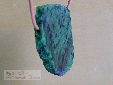 Preview: Rubin Zoisit - Anhänger, handgeschliffen - ein Einzelstück