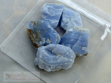 Chalcedon Wassersteine im Organzabeutel  - quintESSENCE Wassersteine - im günstigen 3er Pack