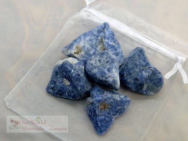 Sodalith Wassersteine im Organzabeutel  - quintESSENCE Wassersteine - im günstigen 3er Pack