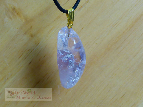 Amethyst, Schmuckanhänger mit Goldöse, Einzelstück