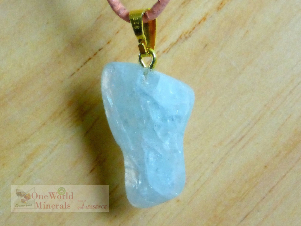 Aquamarin, Schmuckanhänger mit Goldöse, Einzelstück