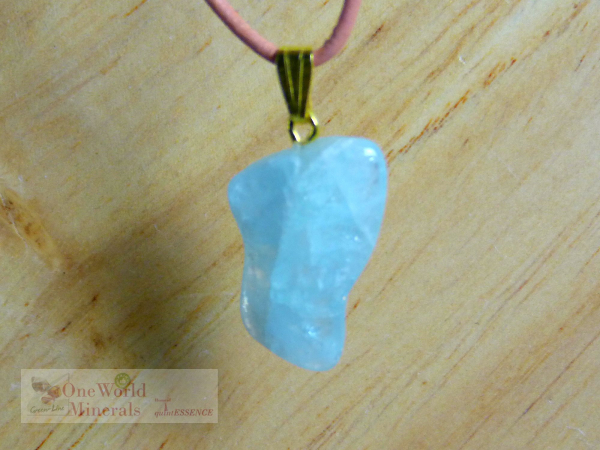 Aquamarin, Schmuckanhänger mit Goldöse, Einzelstück