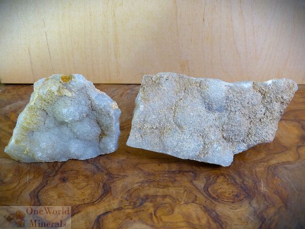 Chalcedon, 2 flache Rohsteine