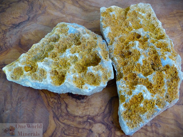 Chalcedon, 2 flache Rohsteine
