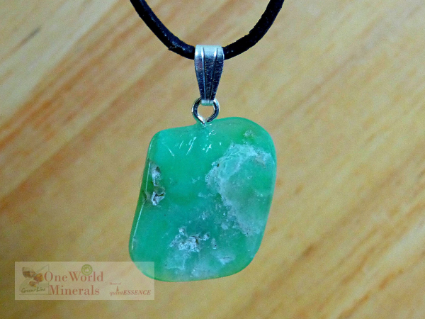 Chrysopras Schmuckanhänger mit Silberöse, Einzelstück