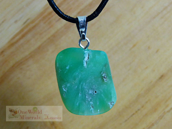 Chrysopras Schmuckanhänger mit Silberöse, Einzelstück