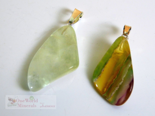 2 Fluorit Schmuckanhänger, mit Silberöse, Einzelstücke