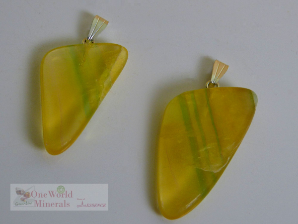 2 Fluorit Schmuckanhänger, mit Silberöse, Einzelstücke