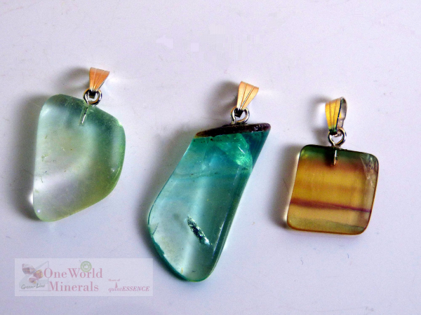 3 Fluorit Schmuckanhänger, mit Silberöse, Einzelstücke