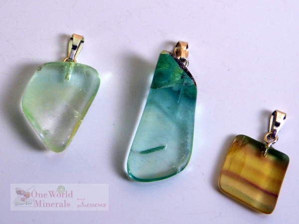 3 Fluorit Schmuckanhänger, mit Silberöse, Einzelstücke