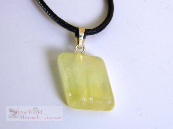 Kleiner Fluorit Schmuckanhänger, mit Silberöse, Einzelstück