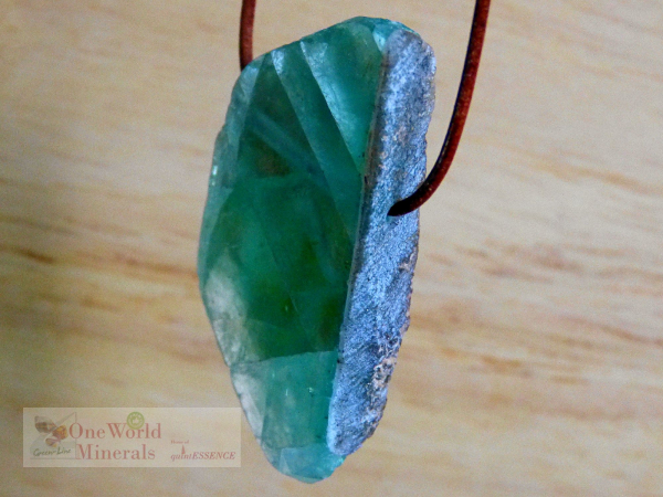 Fluorit Schmuckanhänger, handpoliert, Einzelstück