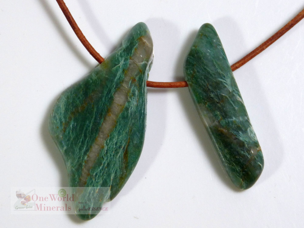 Fuchsit-Quarz , Australien, 2 Anhänger, gebohrt, Unikate