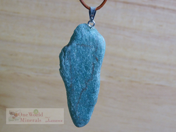 Fuchsit-Quarz Schmuckanhänger mit Silberöse, handgeschliffen,  Einzelstück