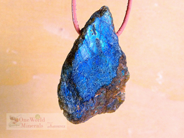 Labradorit Schmuckanhänger - handgeschliffen - ein Einzelstück