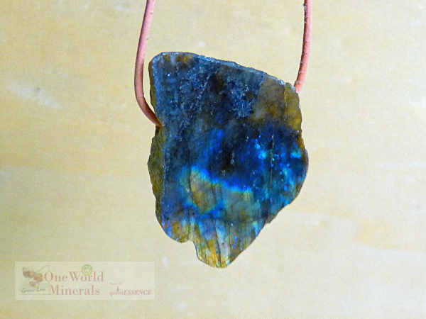 Labradorit Schmuckanhänger - handgeschliffen - ein Einzelstück