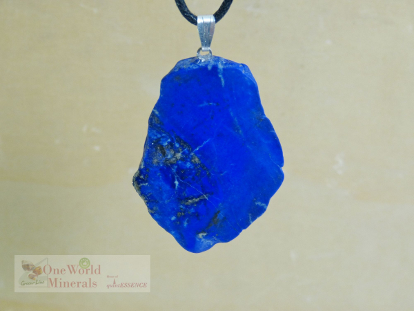 Lapislazuli Schmuckanhänger, mit Silberöse, handgeschliffen, Einzelstück