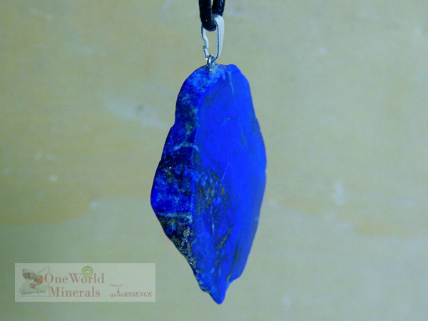 Lapislazuli Schmuckanhänger, mit Silberöse, handgeschliffen, Einzelstück