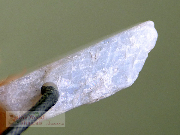 Mondstein Schmuckanhänger,  handgeschliffen, seitlicher Blauschimmer- Einzelstück