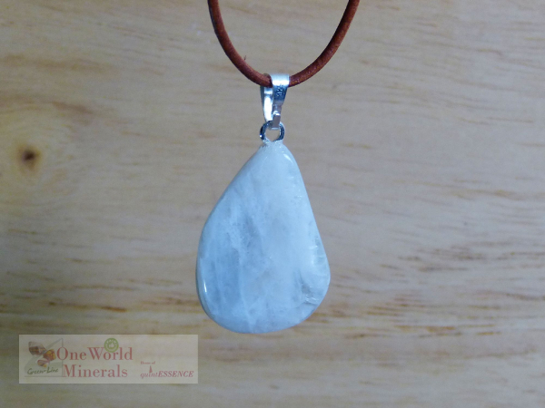 Mondstein aus Tansania, Schmuckanhänger, Silberöse und Blauschimmer- Einzelstück