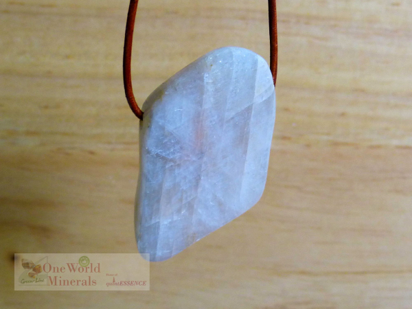 Mondstein aus Tansania, Schmuckanhänger mit Blauschimmer- Einzelstück