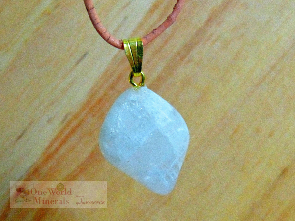 Mondstein, Schmuckanhänger mit Goldöse, Einzelstück