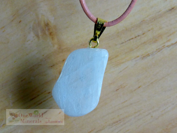 Mondstein, Schmuckanhänger mit Goldöse, Einzelstück