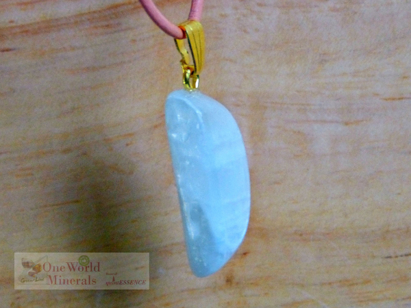 Mondstein, Schmuckanhänger mit Blauschimmer und Goldöse, Einzelstück