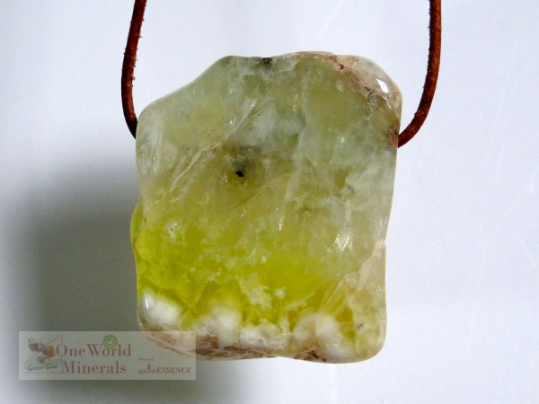 Prehnit, Australien, gebohrt, Schmuckanhänger -  Unikat