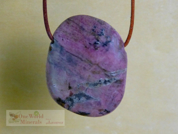 Rhodonit Anhänger, gebohrt, ein Einzelstück