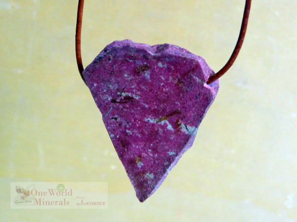 Thulit Schmuckanhänger - handgeschliffen,  Einzelstück