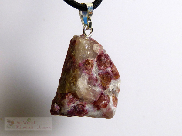 Roter Turmalin mit Quarz , handgeschliffen, Silberöse,  Unikat