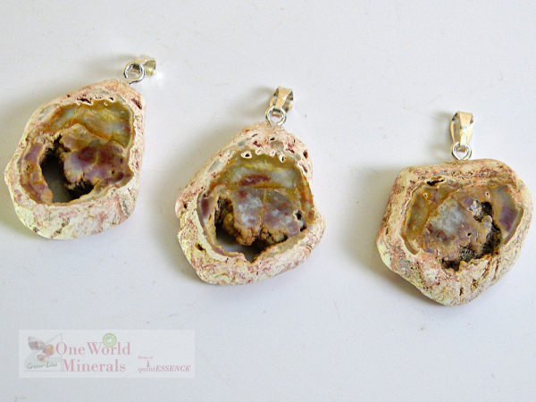 Versteinertes Holz, handgeschliffen, mit Silberöse, 3 Stk. - Unikate