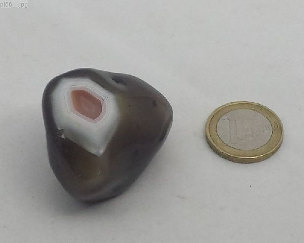 Größerer "redcore" Achat , "Nut", Botswana