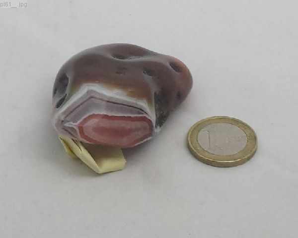 Größerer "redcore" Achat , "Nut", Botswana