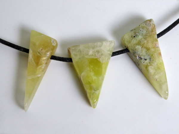 Prehnit Schmuckanhänger,  3 Stück