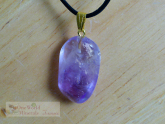 Amethyst, Schmuckanhänger mit Goldöse, Einzelstück